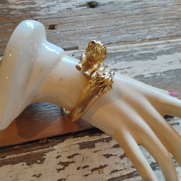 Vintage Trifari RARE 1960s Big Cat Fighting Dueling Hinged Clamper Bracelet